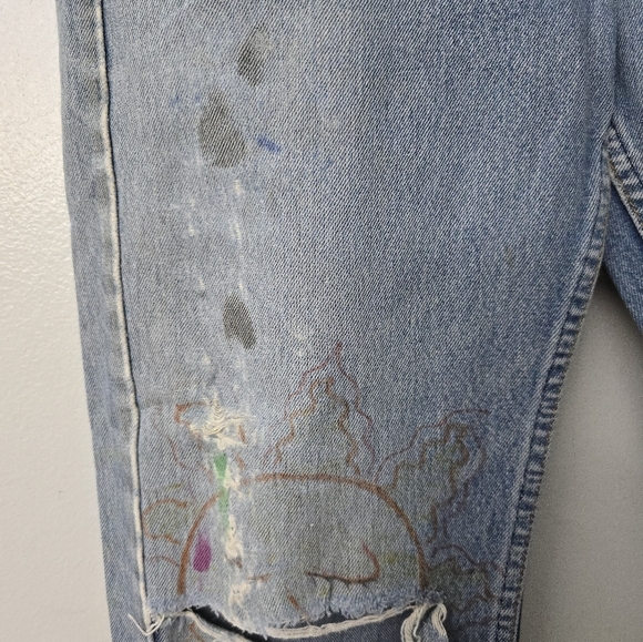 Levi's Distressed Blue Jeans - Picture 3 of 16